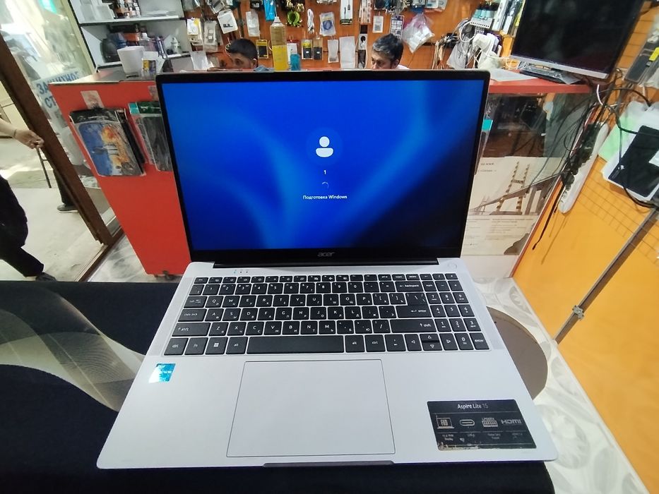 Noubook sotiladi Acer