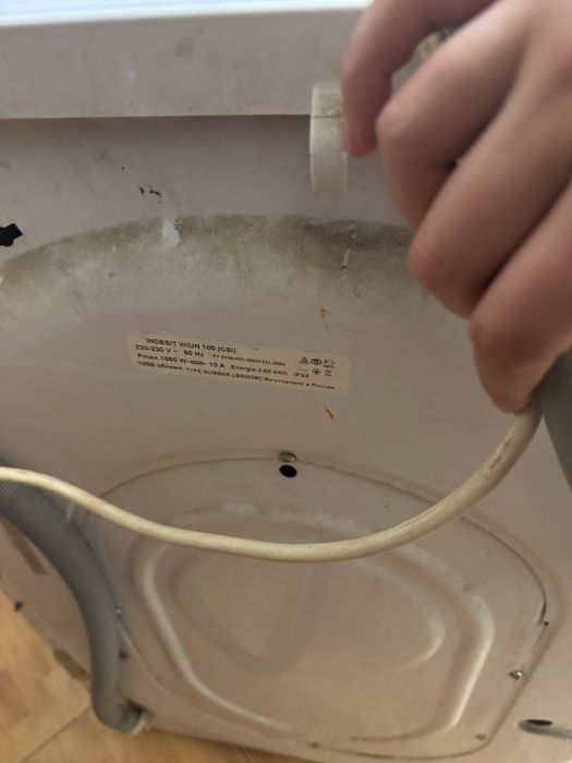 Продам стиральную машинку Indesit WIUN100