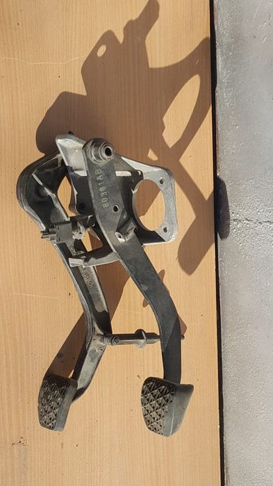 Продам педаль муфты сцепления Мерс124