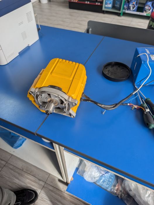 Vând motor Dewalt DHS780