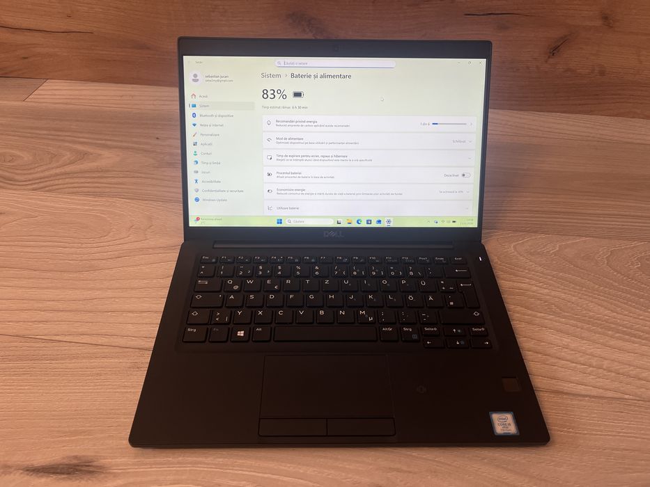 Dell 7390 cu touchscreen si baterie noua in stare buna