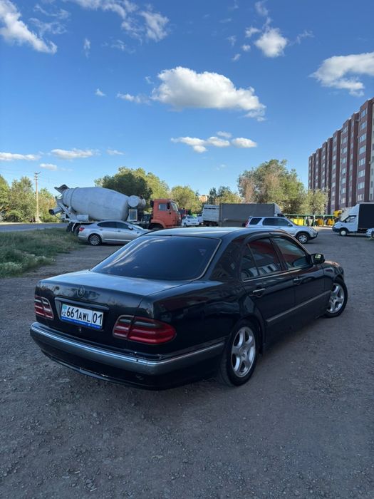 Продам мерс 210 е320