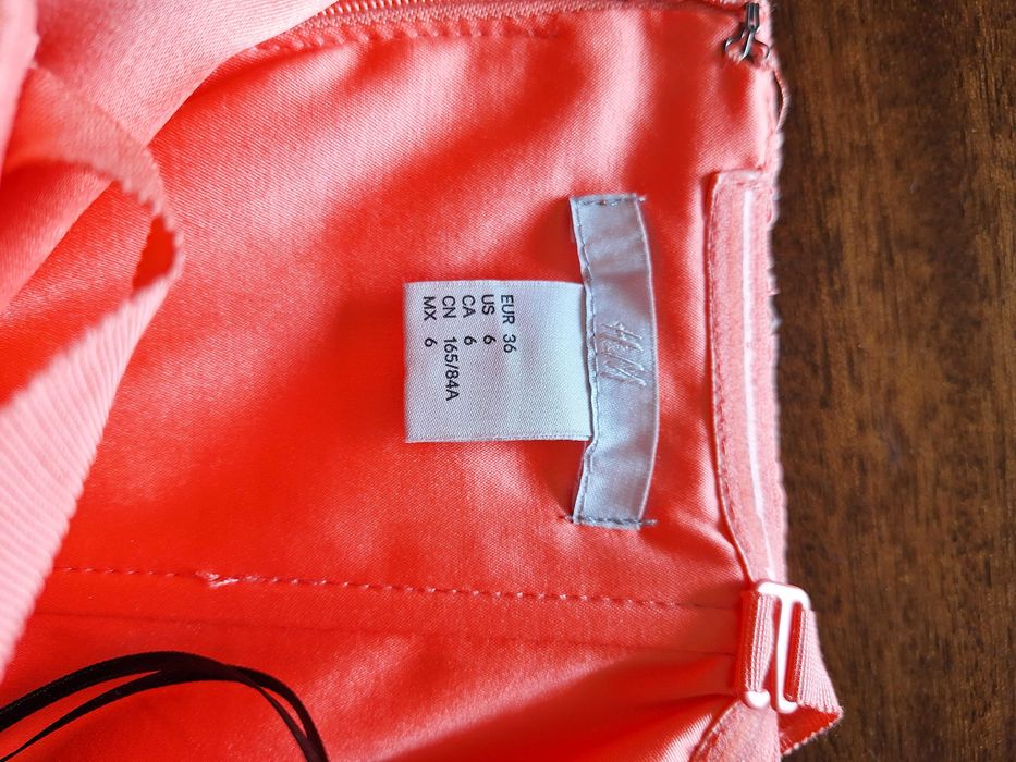 Рокля H&M, размер 36. Подходяща за шаферска.