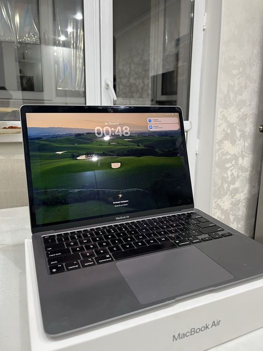 Macbook M1 256GB.