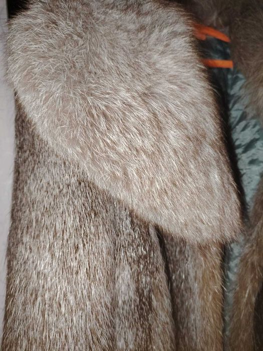 Шубка натуральная для девочки !