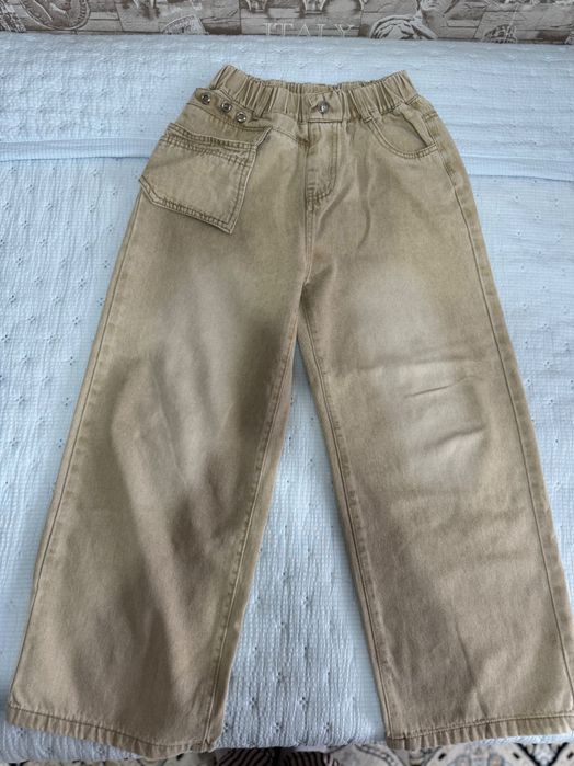 Джинсы синие и горчичного цвета