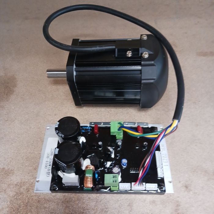 Резервни части за малък струг и фреза. Дв. и ел. платки за управление.