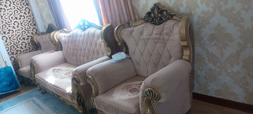 Диван креслосымен сатылады