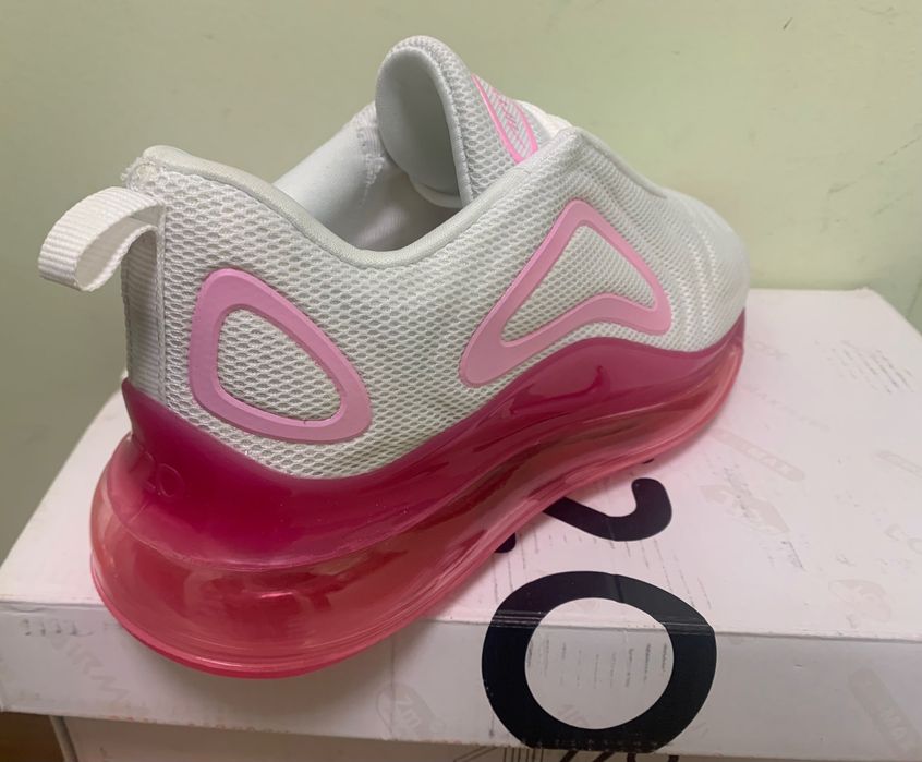 Нови дамски маратонки Nike Air Max 720 налични 38 номер