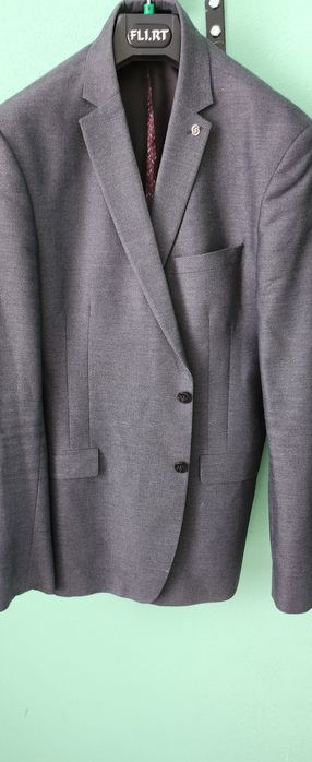 Мужские костюмы.