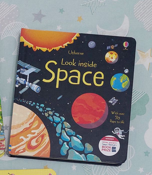 Set 3 cărți cu Dinozauri și o carte despre Spațiu