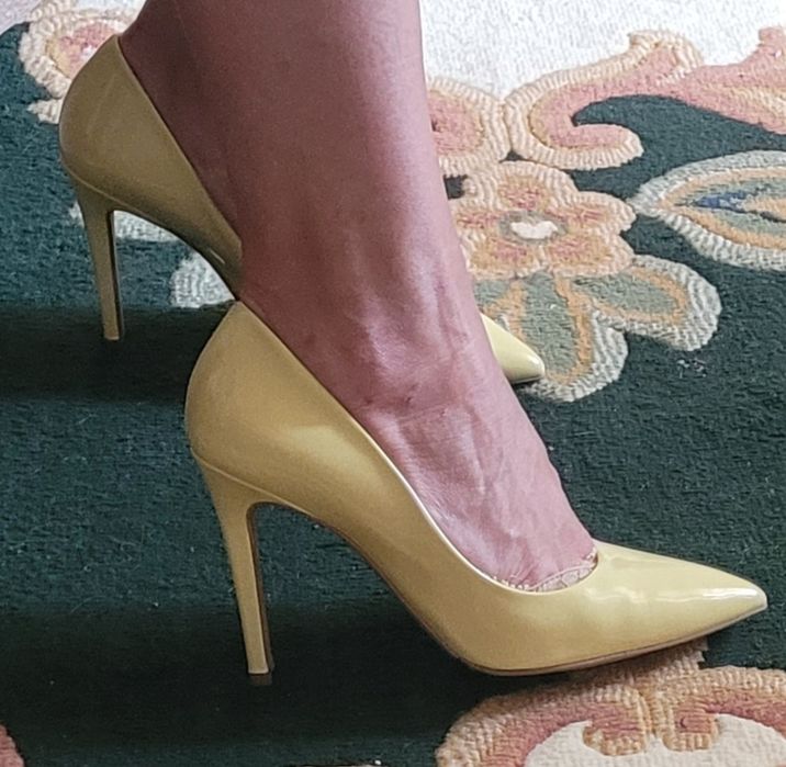 Pantofi stileto galben