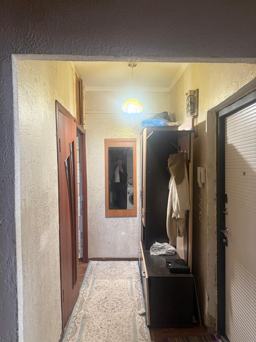 2х ком. кв.продам в 10мкр дом 10