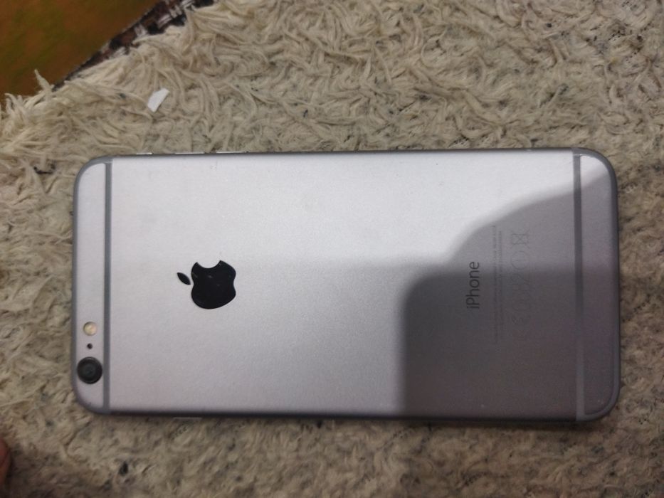 Продам айфон 6 s на 64 гиго