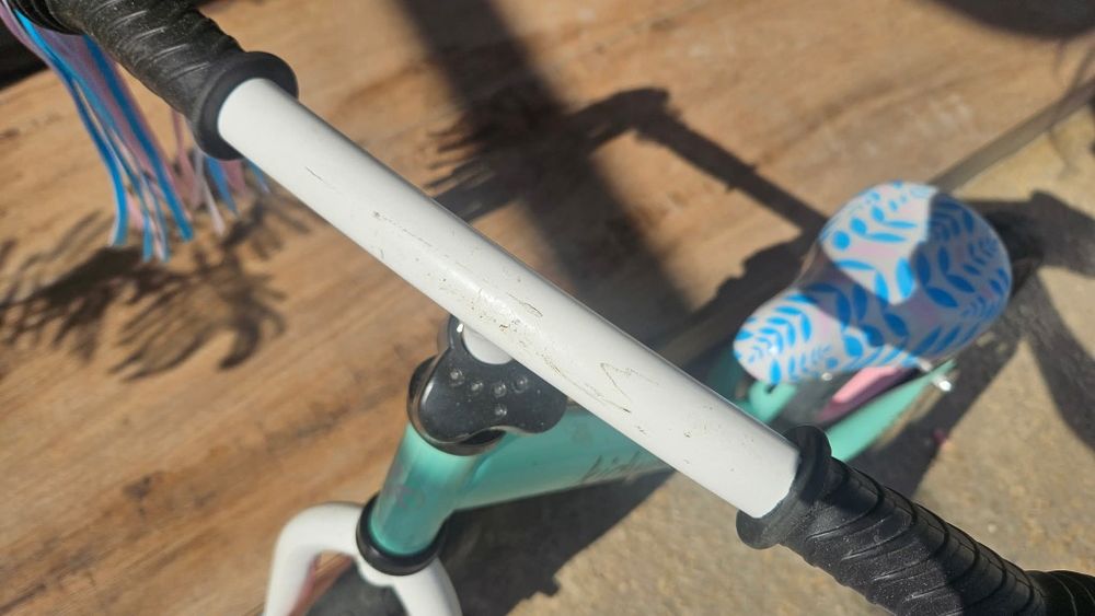 Bicicleta de echilibru fara pedale copii
Inaltimea copilului : 80-120 cm
Greutatea maxima a copilului : 30 kg