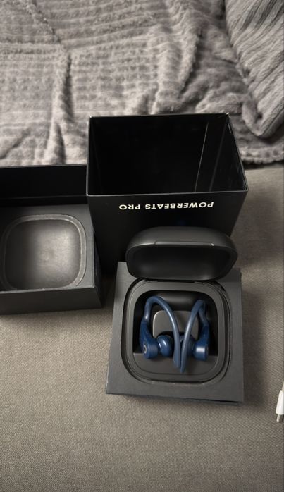 Powerbeats Pro –Doar casca stanga functionala, autonomie excelentă