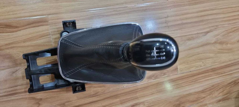 Рычаг МКПП в сборе с кулисой от Малибу 1 (вторая позиция)