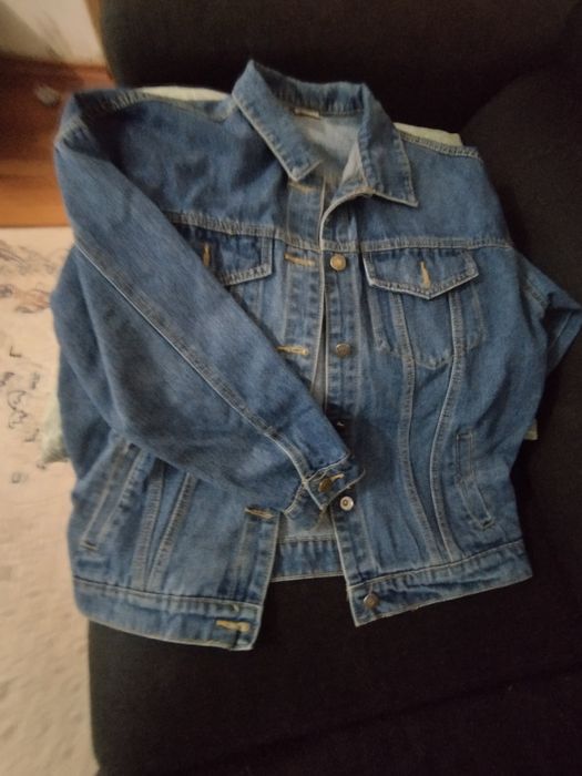 Ветровка с капюшоном..