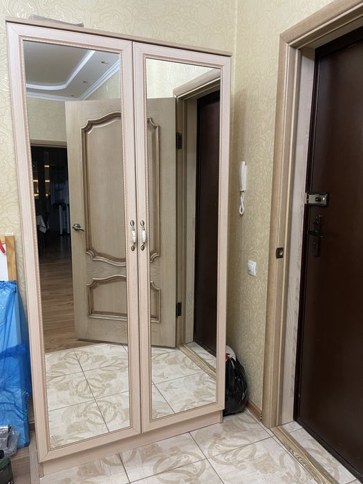 Продам шкаф зеркальный