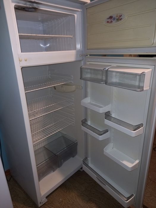 Продам холодильник Минск,компрессор новый.