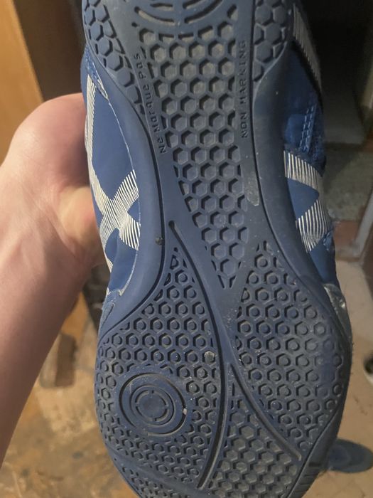 Продяеам  обувки за борба