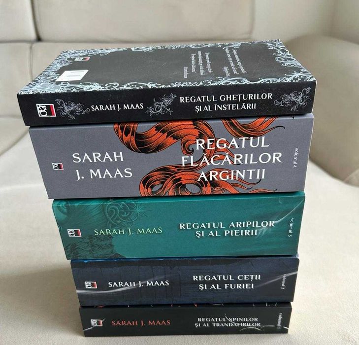 Seria acotar regatul spinilor si al trandafirilor sarah j maas