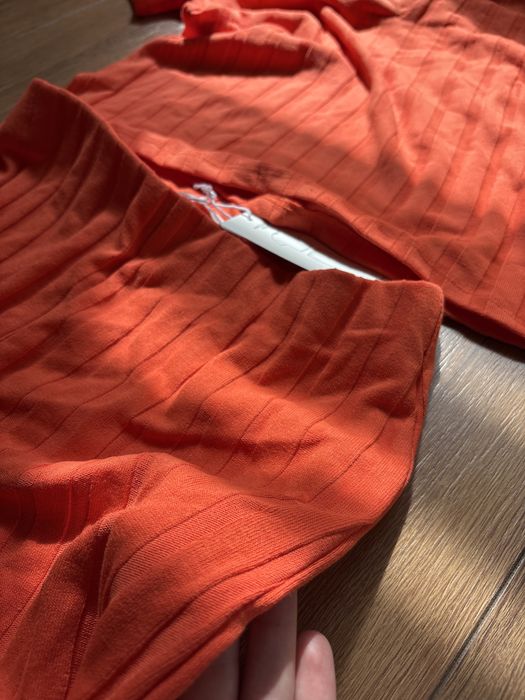 Комплект от две части в оранжево – размер S, нов с етикет