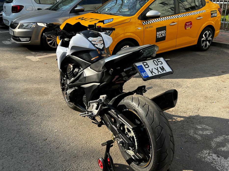 Kawasaki Z800 ABS | Akrapovic | Pirelli Diablo Rosso II