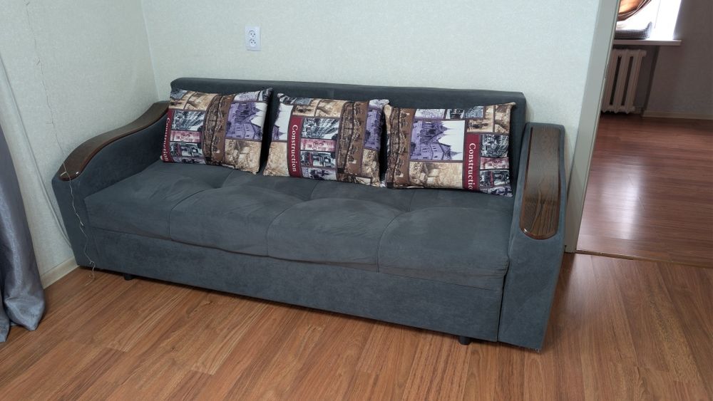 Продам диван 220х85