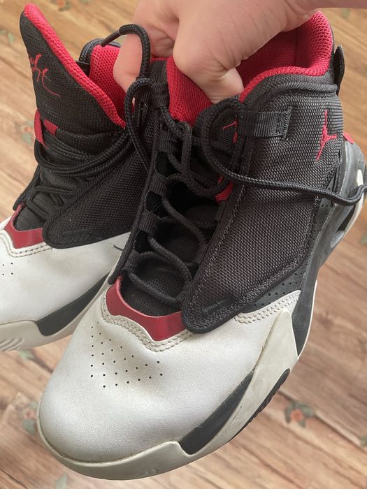 Vând Jordan Max Aura 4