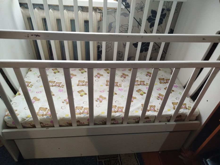 Продам манеж с матрасиком