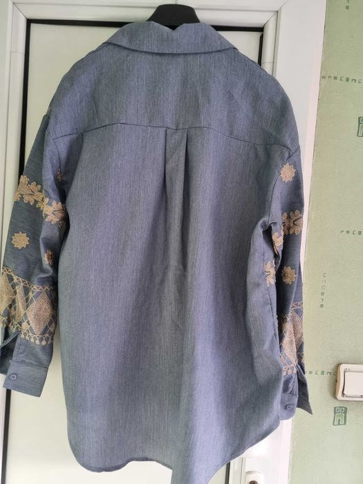 Дамска синя риза със златна бродерия