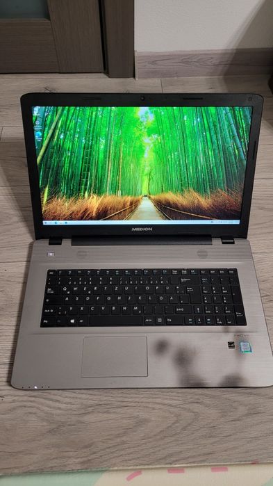 Laptop Medion Akoya E7424  Intel i3-7100u 2.4 GHz/ 8 GB / SSD 120 + 1.5 TB - 17.3 Full HD