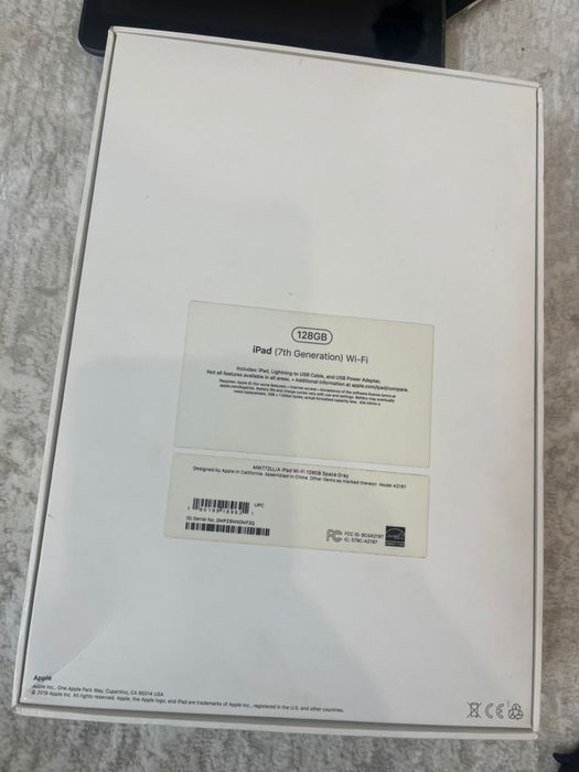iPad 7 (128GB) Wi-Fi Space Gray + чехол