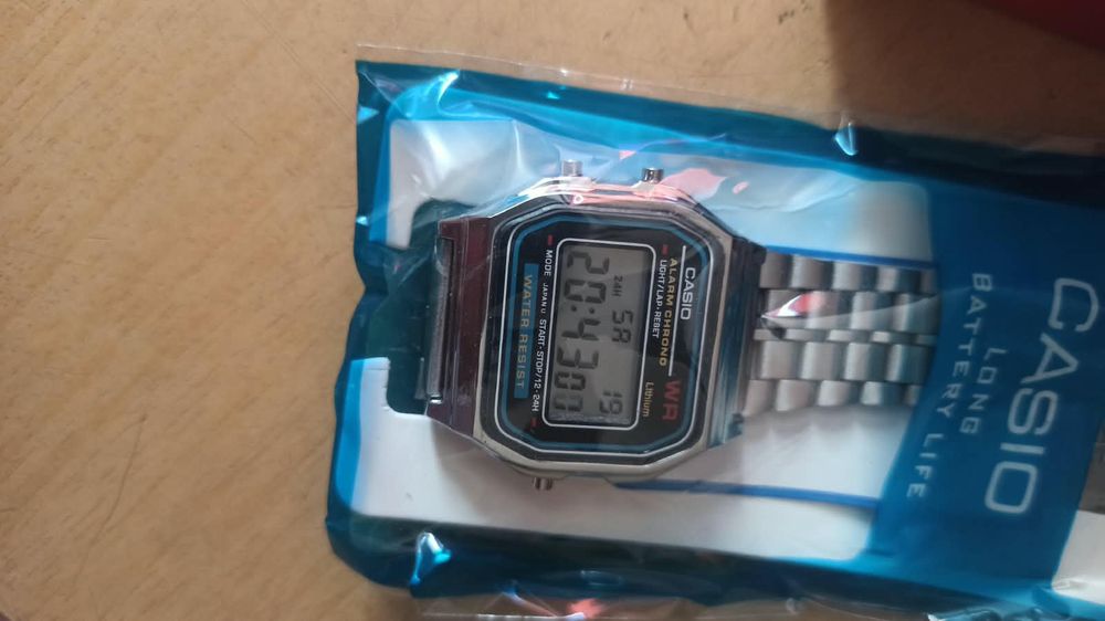 Продам новые часы .