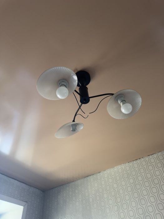 Продаются люстры