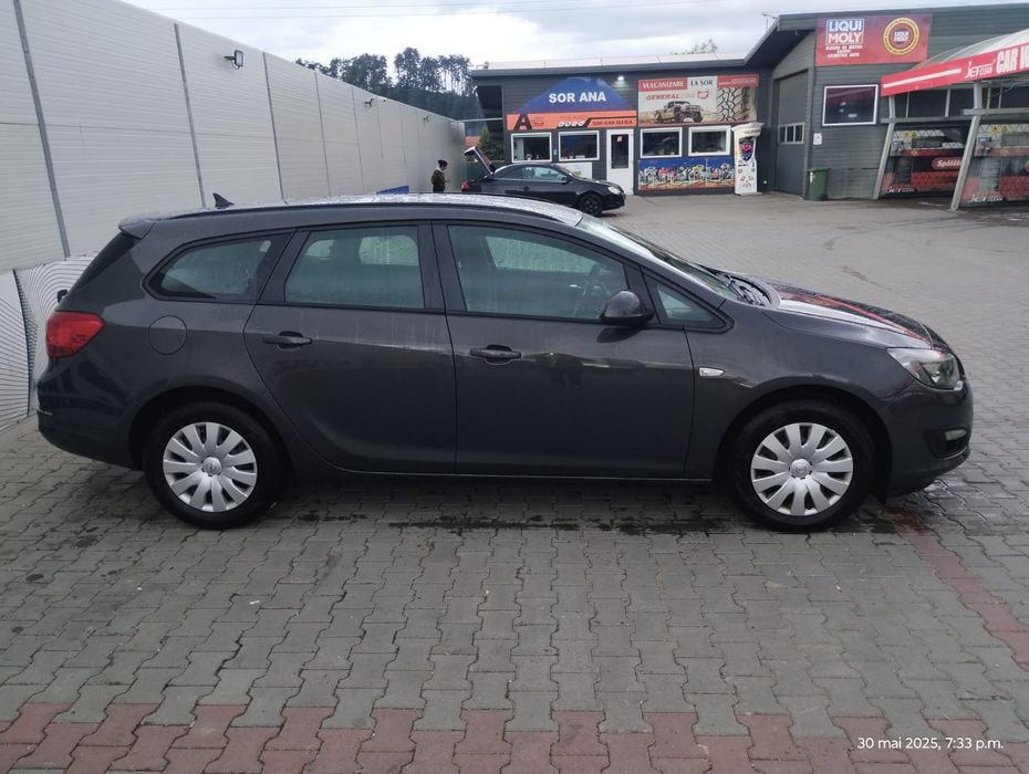 Vând Opel Astra j
