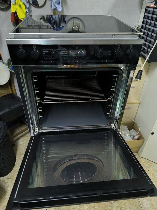 Фурна с котлони Miele H6160E - 76литра  с функция пара.
