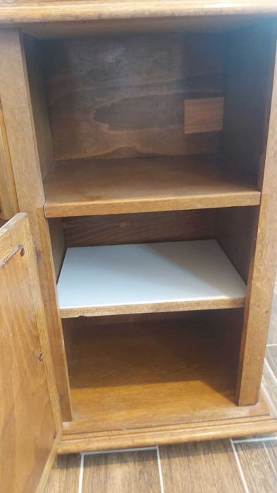 Нощно шкафче  от  масив