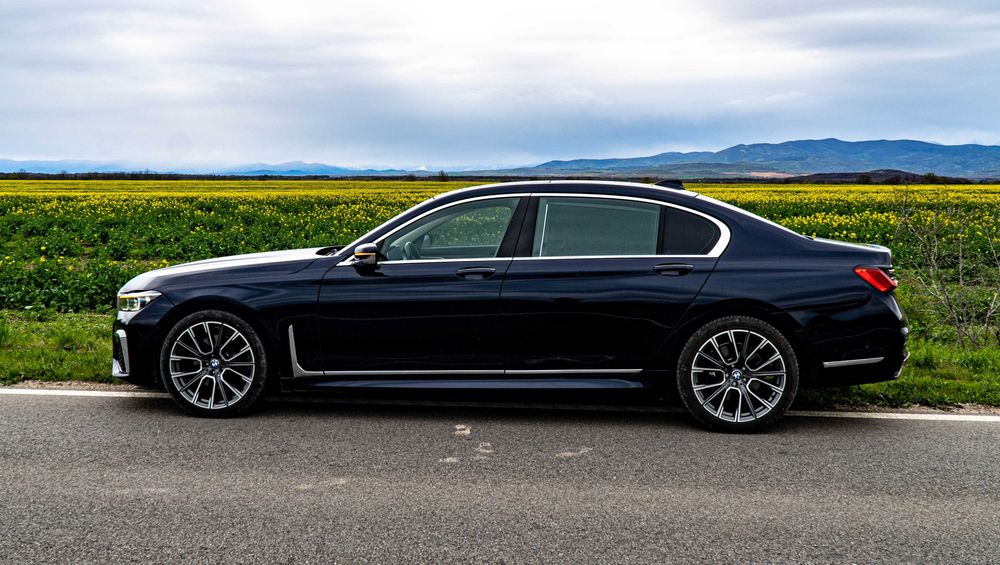Продавам BMW G12 740I