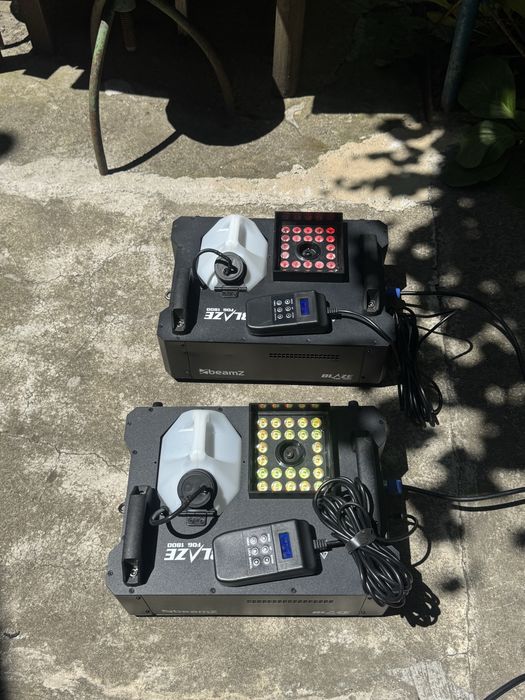 Mașină de fum verticală Beamz Blaze 1800 (O bucată)
