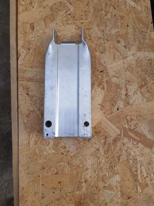 Cap lonjeron stânga  fata mercedes GLK w204 cod 2046201595