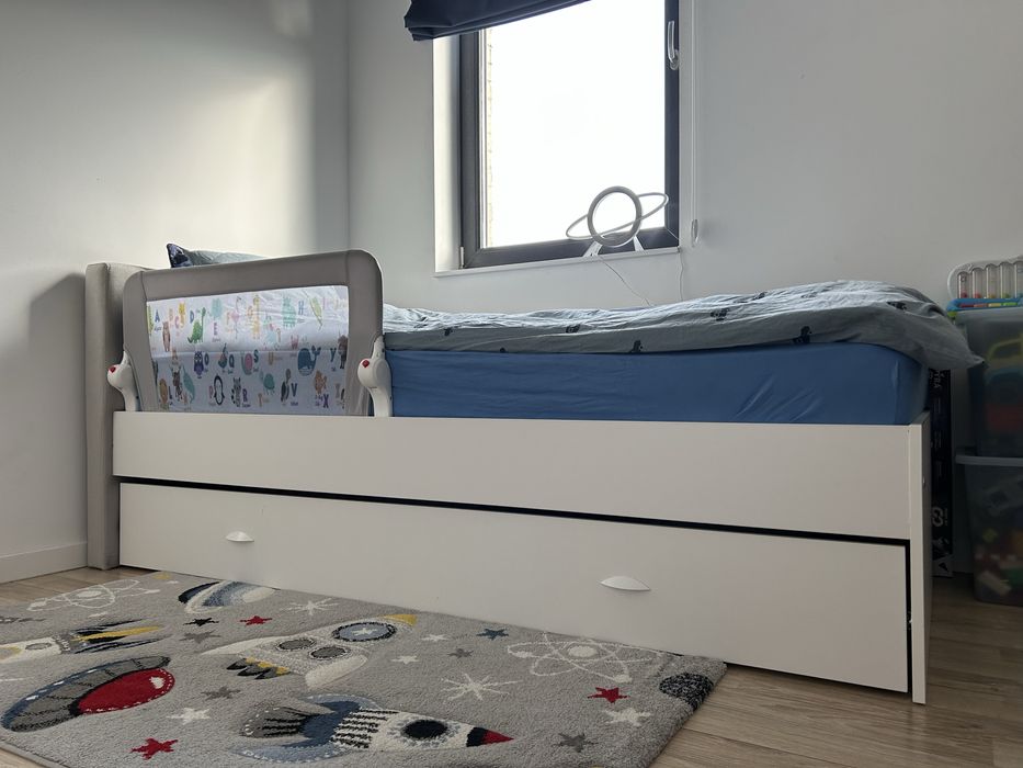 Pat cu tăblie tapițată