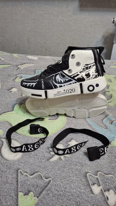 Кроссовки новые.