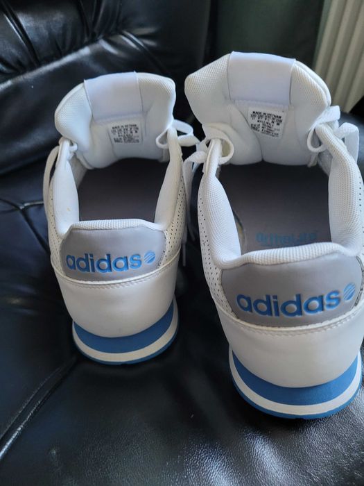 De vanzare pantofi Adidas NEO din piele, fabricat in Vietnam