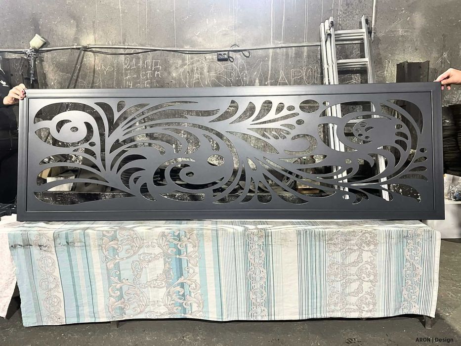 Оградни пана, порти, врати, парапети, табели и много други.