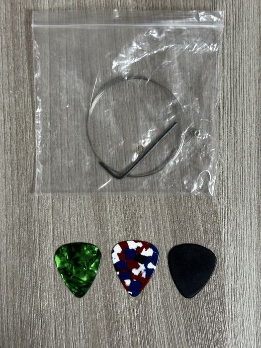 Электро гитара Levinson, как новая