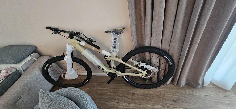 Bicicleta electrica full carbon Raymon airok pro 29  model 2025