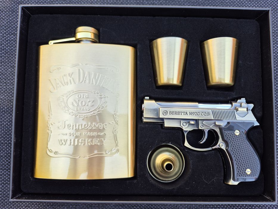 Подаръчен комплект Jack Daniel's,манерка,запалка и чаши,четири модела