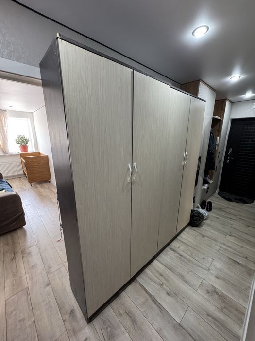 2 шкафа и стол 30000